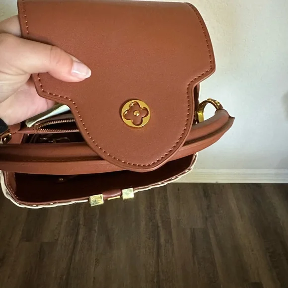 Chic Wicker Mini Bag with Brown Handle - Picture 6 of 8